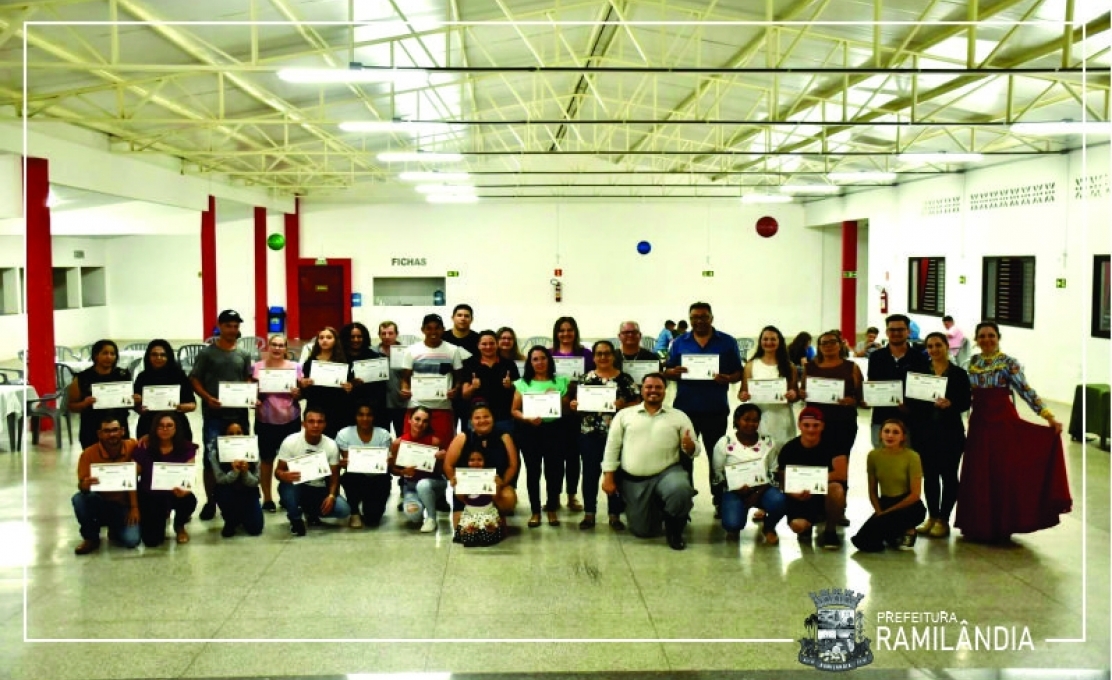 FORMAÇÃO DA TURMA DO CURSO DE DANÇA DE SALÃO
