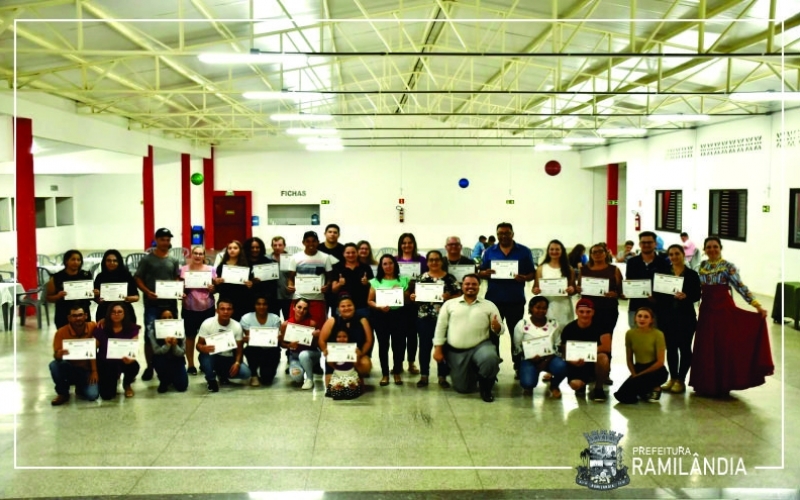 FORMAÇÃO DA TURMA DO CURSO DE DANÇA DE SALÃO