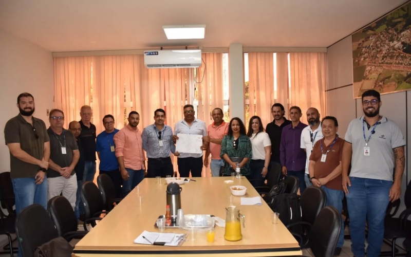 REUNIÃO ENTRE SANEPAR E PREFEITURA ALINHA AS AÇÕES PARA INÍCIO DAS OBRAS DA REDE DE TRATAMENTO DE ESGOTO MUNICIPAL 
