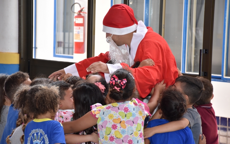 O PAPAI NOEL CHEGOU NO CMEI MARIA ALICE DE BARROS